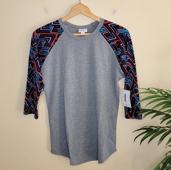 NWT LuLaRoe | Gray Red Blue Geometric Sleeve Randy Tee Size Small - Picture 1 of 5